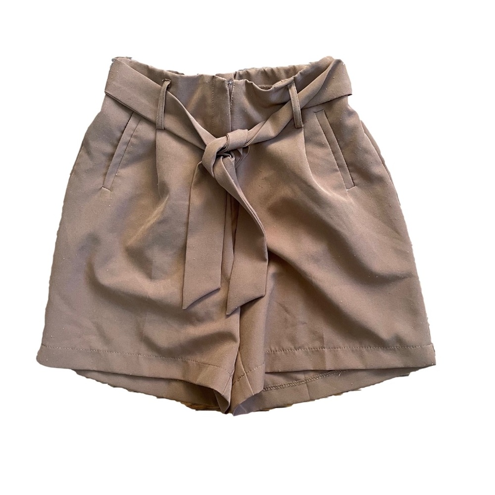Brown parachute shorts | safari | vacation spring